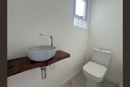 Casa à venda com 280m², 3 quartos e 4 vagas Casa à venda com 280m², 3 quartos e 4 vagasLavabo