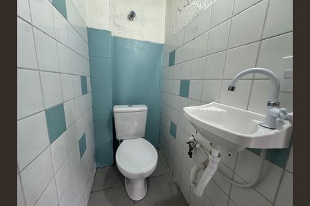 Banheiro da garagem  de casa à venda com 3 quartos, 280m² em Vila Osasco, Osasco