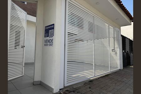 Fachada com placa de casa à venda com 3 quartos, 280m² em Vila Osasco, Osasco