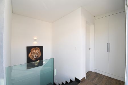 Casa de condomínio para alugar com 148m², 3 quartos e 4 vagasEscada