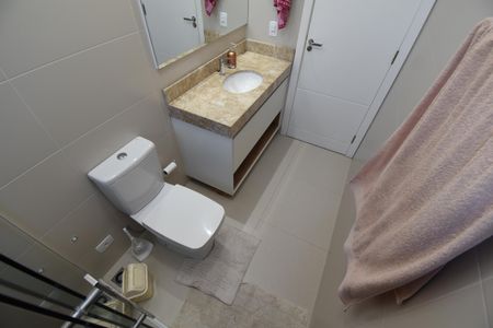 Casa de condomínio para alugar com 148m², 3 quartos e 4 vagasBanheiro