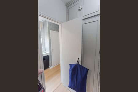 Apartamento à venda com 160m², 4 quartos e 2 vagas Apartamento à venda com 160m², 4 quartos e 2 vagasQuarto de Serviço