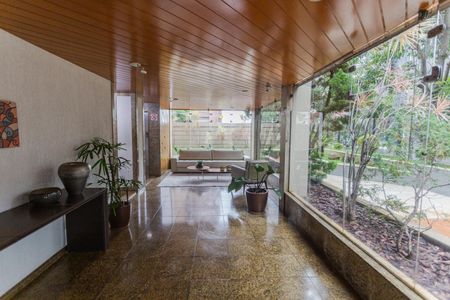 Apartamento à venda com 160m², 4 quartos e 2 vagas Apartamento à venda com 160m², 4 quartos e 2 vagasHall de entrada