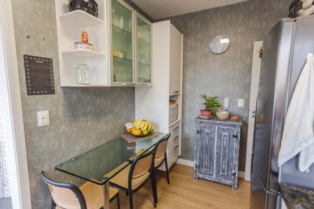 Apartamento à venda com 160m², 4 quartos e 2 vagas Apartamento à venda com 160m², 4 quartos e 2 vagasCozinha