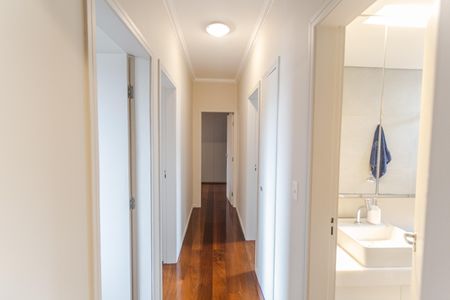 Apartamento à venda com 160m², 4 quartos e 2 vagas Apartamento à venda com 160m², 4 quartos e 2 vagasCorredor