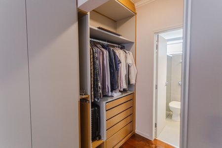 Apartamento à venda com 160m², 4 quartos e 2 vagas Apartamento à venda com 160m², 4 quartos e 2 vagasCloset da Suíte