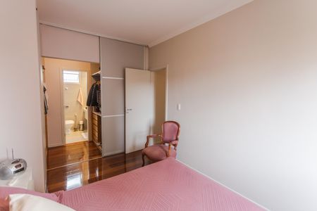 Apartamento à venda com 160m², 4 quartos e 2 vagas Apartamento à venda com 160m², 4 quartos e 2 vagasSuíte