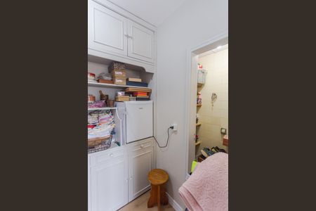 Apartamento à venda com 160m², 4 quartos e 2 vagas Apartamento à venda com 160m², 4 quartos e 2 vagasQuarto de Serviço