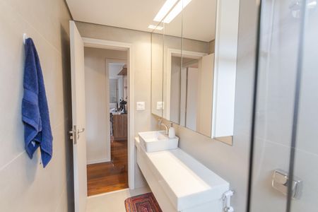Apartamento à venda com 160m², 4 quartos e 2 vagas Apartamento à venda com 160m², 4 quartos e 2 vagasBanheiro Social