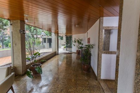 Apartamento à venda com 160m², 4 quartos e 2 vagas Apartamento à venda com 160m², 4 quartos e 2 vagasHall de entrada