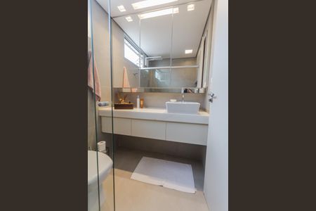 Apartamento à venda com 160m², 4 quartos e 2 vagas Apartamento à venda com 160m², 4 quartos e 2 vagasBanheiro da Suíte