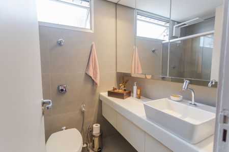 Apartamento à venda com 160m², 4 quartos e 2 vagas Apartamento à venda com 160m², 4 quartos e 2 vagasBanheiro da Suíte
