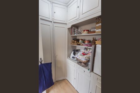 Apartamento à venda com 160m², 4 quartos e 2 vagas Apartamento à venda com 160m², 4 quartos e 2 vagasQuarto de Serviço
