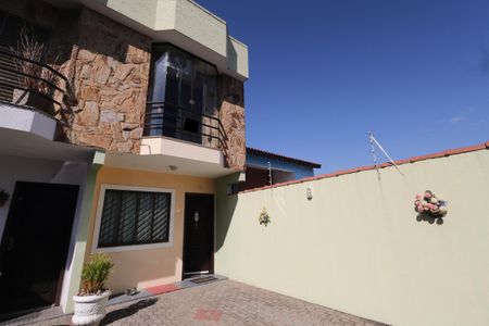 Casa de condomínio à venda com 71m², 2 quartos e 1 vagaFachada