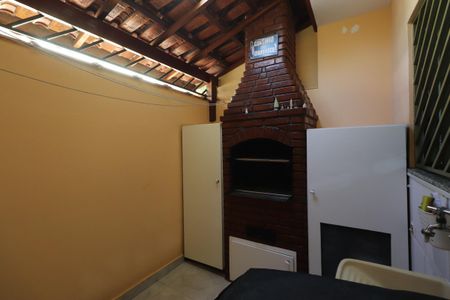 Casa de condomínio à venda com 71m², 2 quartos e 1 vagaÁrea de Serviço