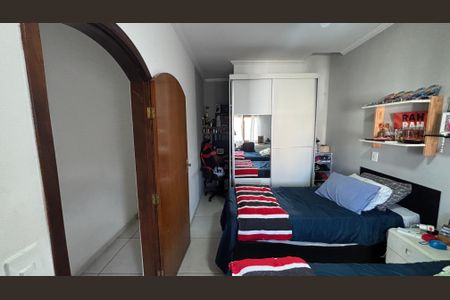 Casa à venda com 119m², 2 quartos e 2 vagasSuíte 2