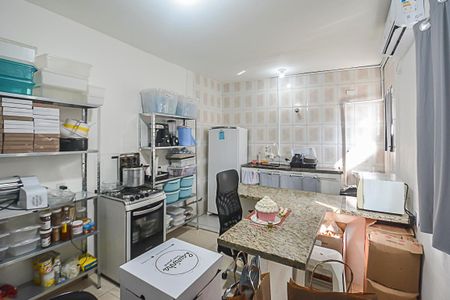 Casa à venda com 190m², 3 quartos e 4 vagas Casa à venda com 190m², 3 quartos e 4 vagasCozinha 2