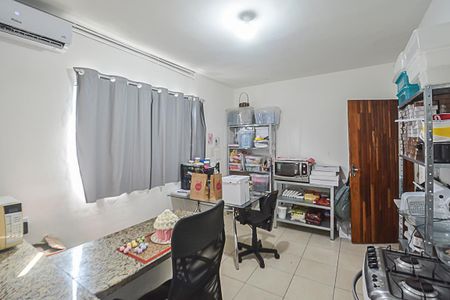 Casa à venda com 190m², 3 quartos e 4 vagas Casa à venda com 190m², 3 quartos e 4 vagasCozinha 2