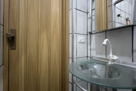 Banheiro de casa para alugar com 2 quartos, 100m² em Jardim Santo Afonso, Guarulhos