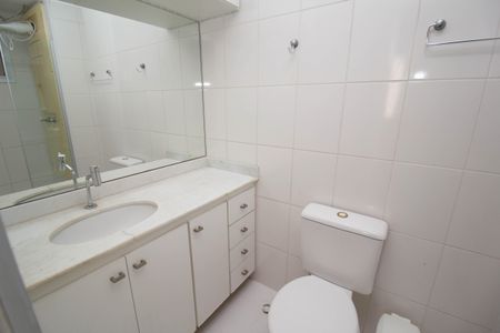 Apartamento para alugar com 67m², 3 quartos e 1 vaga Apartamento para alugar com 67m², 3 quartos e 1 vagaBanheiro da Suíte