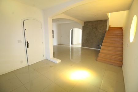 Sala de casa para alugar com 5 quartos, 210m² em Monte Castelo, São José dos Campos