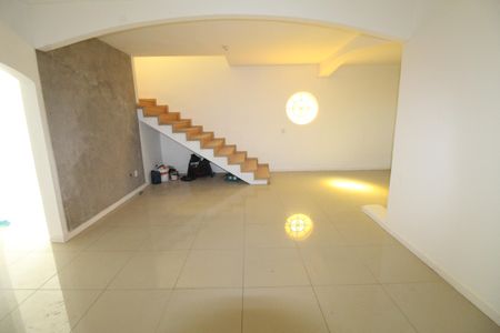 Casa para alugar com 261m², 5 quartos e 4 vagasSala