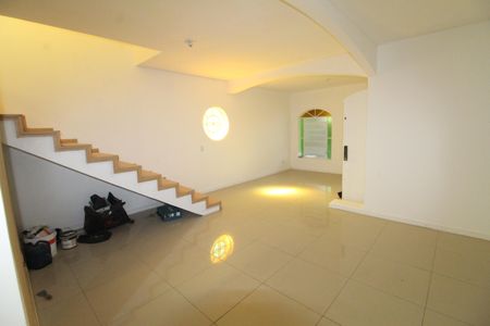 Casa para alugar com 261m², 5 quartos e 4 vagasSala