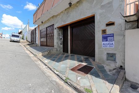 Casa para alugar com 470m², 10 quartos e 2 vagasFachada