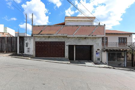 Casa para alugar com 470m², 10 quartos e 2 vagasFachada