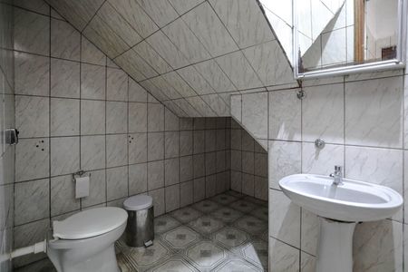 Casa para alugar com 470m², 10 quartos e 2 vagasBanheiro 2