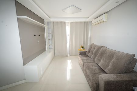 Sala de apartamento à venda com 3 quartos, 69m² em Vila Ipiranga, Porto Alegre