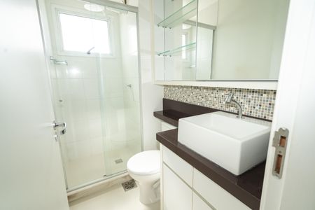 Banheiro da Suíte de apartamento à venda com 3 quartos, 69m² em Vila Ipiranga, Porto Alegre