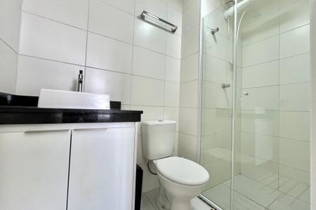 Banheiro da Suíte de apartamento para alugar com 1 quarto, 27m² em Jardim Itacolomi, São Paulo