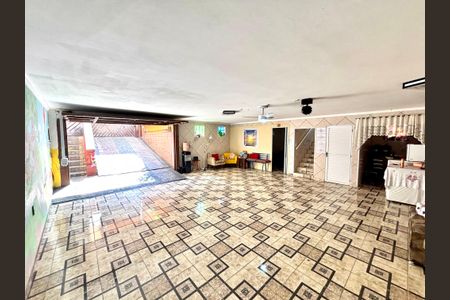Casa à venda com 380m², 4 quartos e 4 vagasSalão de Festas