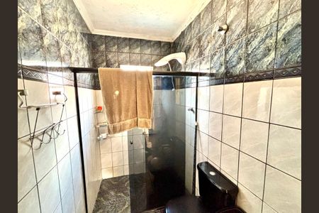 Casa à venda com 380m², 4 quartos e 4 vagasBanheiro 2
