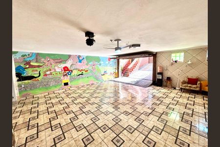 Casa à venda com 380m², 4 quartos e 4 vagasSalão de Festas