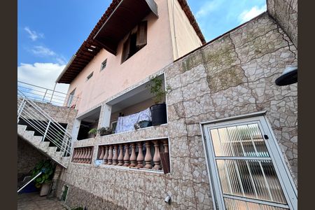 Casa à venda com 380m², 4 quartos e 4 vagasFachada