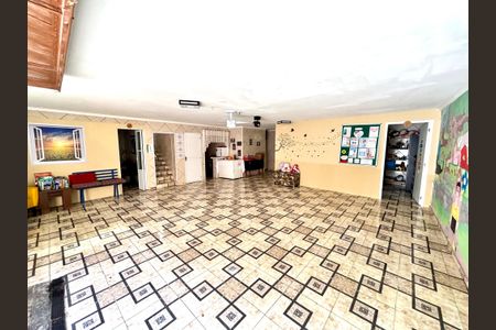 Casa à venda com 380m², 4 quartos e 4 vagasSalão de Festas