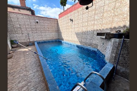 Casa à venda com 380m², 4 quartos e 4 vagasPiscina