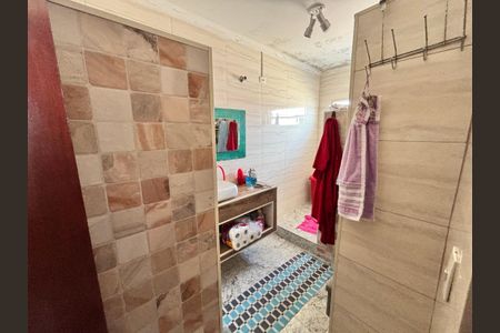 Casa à venda com 380m², 4 quartos e 4 vagasBanheiro da Suíte 1