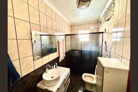 Casa à venda com 380m², 4 quartos e 4 vagasBanheiro 1