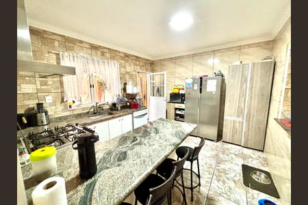 Casa à venda com 380m², 4 quartos e 4 vagasCozinha