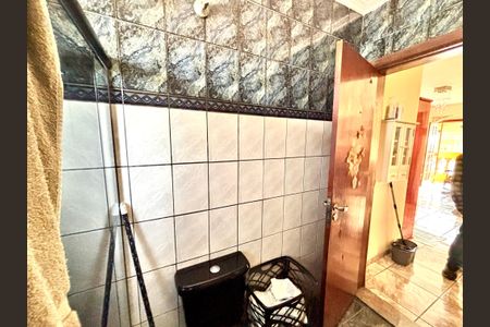 Casa à venda com 380m², 4 quartos e 4 vagasBanheiro 2