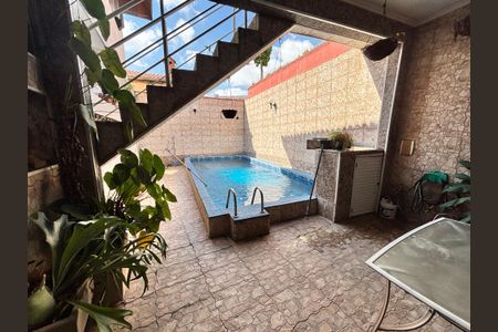 Casa à venda com 380m², 4 quartos e 4 vagasPiscina