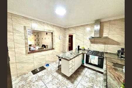 Casa à venda com 380m², 4 quartos e 4 vagasCozinha