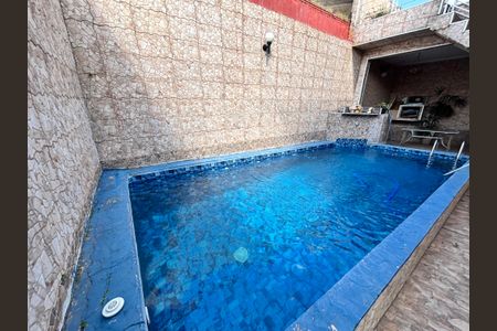 Casa à venda com 380m², 4 quartos e 4 vagasPiscina