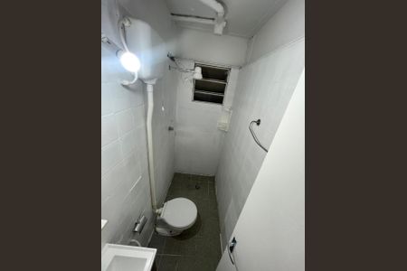 Banheiro de apartamento à venda com 2 quartos, 49m² em Vila Heliopolis, São Paulo