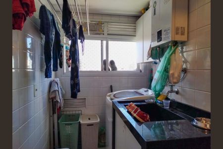 Apartamento à venda com 75m², 2 quartos e 2 vagasÁrea de serviço