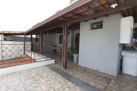 Casa à venda com 360m², 5 quartos e 3 vagasVaranda CASA 2