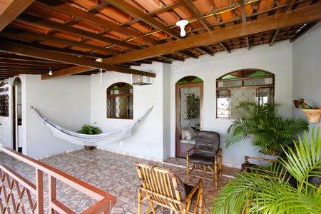 Casa à venda com 360m², 5 quartos e 3 vagasVaranda CASA 2